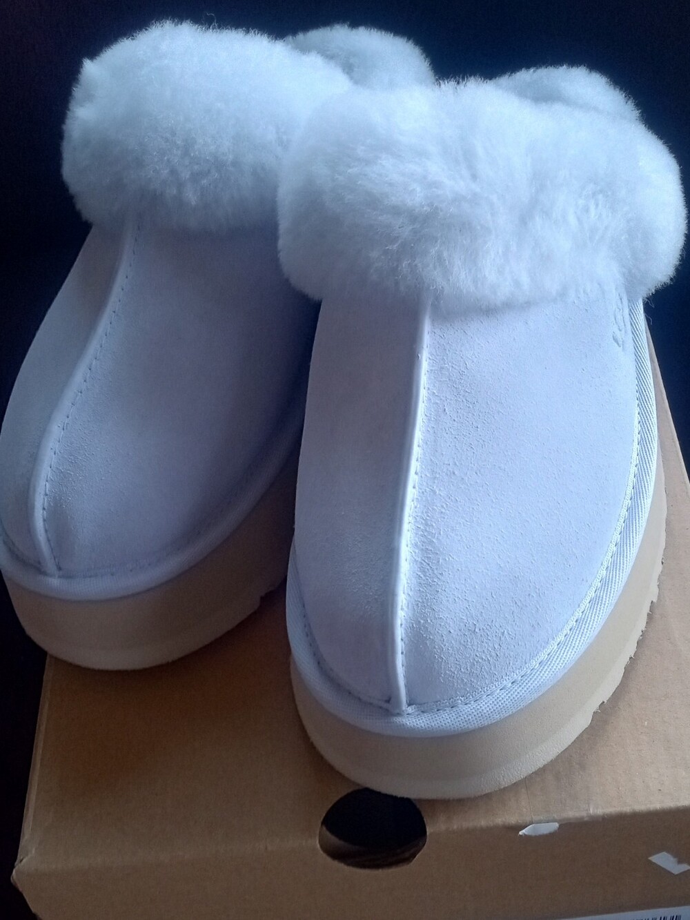 UGG Disquette Women's Sky Blue Sheepskin Slip-On Slippers Size 7 New In Box - Picture 3 of 6